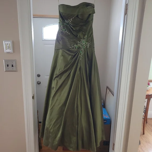 It's my old prom dress, it's too big for me now and long past its time with me. It's my old prom dress, it's too big for me now and long past its time with me.